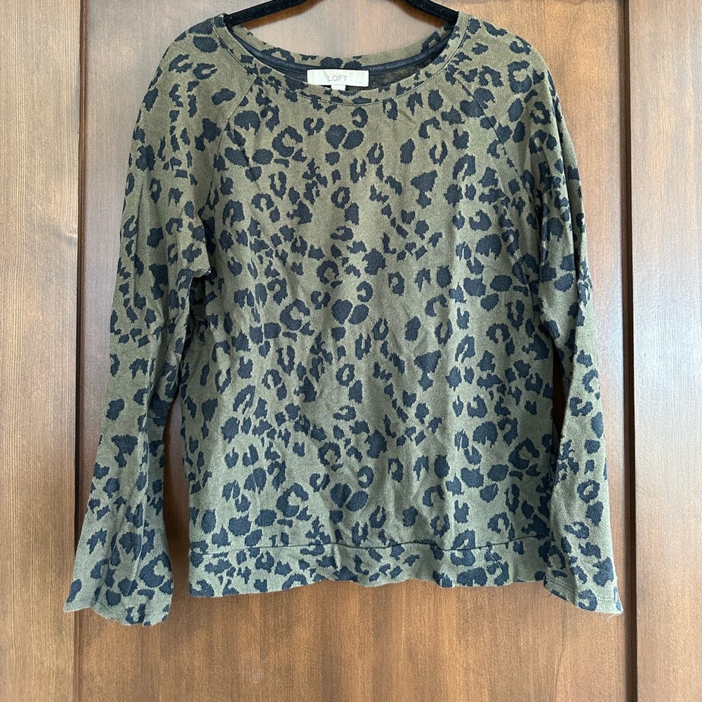 Ann Taylor LOFT Green Leopard Sweater